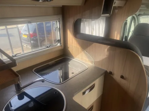 Pilote Aventura P 730 with queen bed AND LUXURY photo: 24