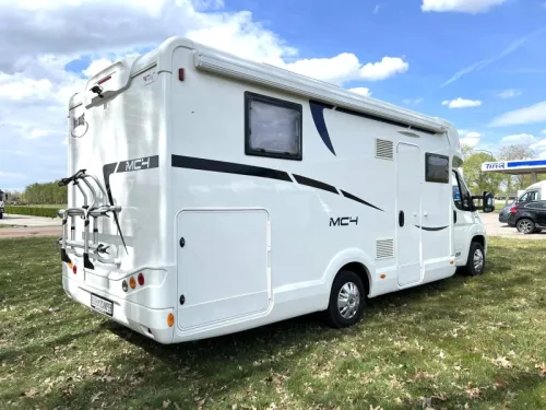 McLouis MC4 281 Queen-bed and pull-down bed photo: 1