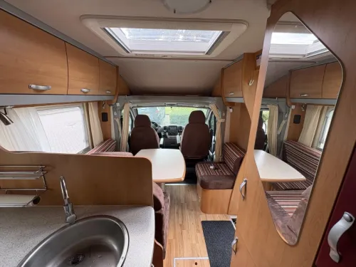 Eura Mobil Terrestra 670 SB French bed photo: 15