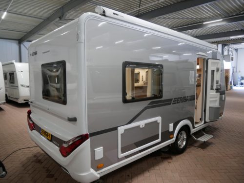 Eriba Nova 445 INKLUSIVE RANGIERHILFE und MARKISE Foto: 1