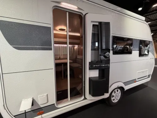 Hobby De Luxe 440 SF cassette awning - photo: 5