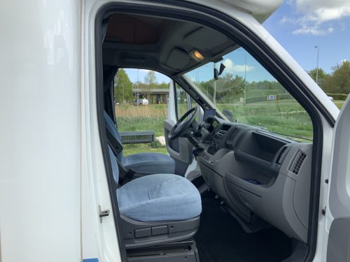 Adria Compact 2.3 MultiJ. 130 PS, Teilintegriert, franz&ouml;sisches Bett hinten, Motorklimaanlage, Anh&auml;ngerkupplung, kleiner Camper, Bj. 2009 Camp centrum on the road Marum Foto: 15