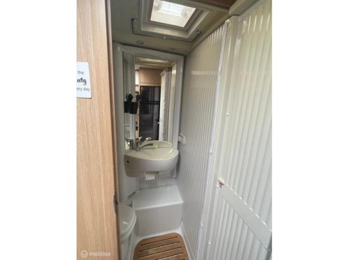 Sunlight T67 Single beds and Pop-top roof photo: 11