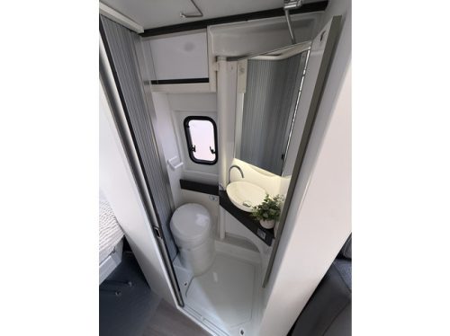 Adria Twin 640 SGX Supreme 9 traps automaat full options 160 pk elktr lengte hefbed luifel trekhaak eltr schotel tv leder foto: 15