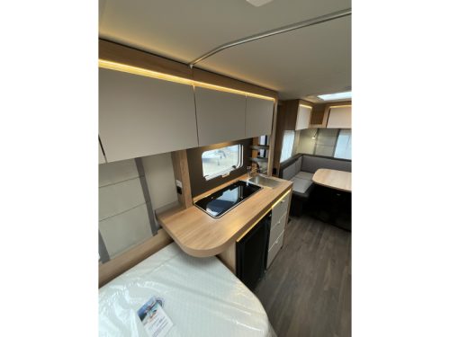 Knaus Sport Platinum 500 EU ENKELE BEDDEN-VLOERVERW Foto: 12