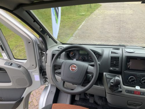 Knaus Van Ti 600 ME &ndash; Complete 3 liter 160 HP Semi-integrated, fixed bed, half-dinette, swivel seats Motorhome center on the road photo: 25
