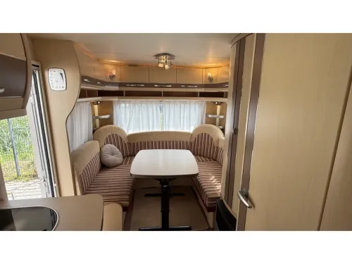 Hobby La Vita Bionda 495 UL single beds dinette photo: 1