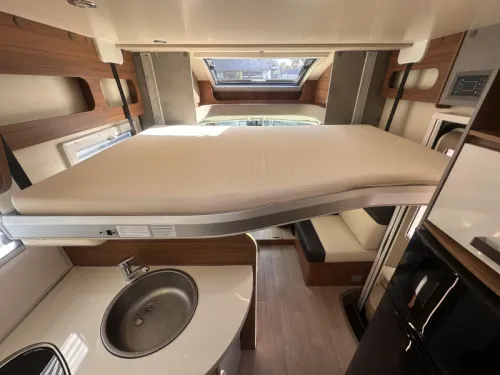Elnagh Baron 573 Automatic Single Beds photo: 13