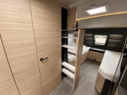 Hobby Maxia 585 UL Einzelbetten, Rundsitzgruppe  Foto: 5