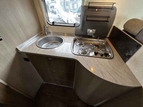 B&uuml;rstner Nexxo 580 T Hubbett/2015/5.8M/Euro-5 Foto: 14