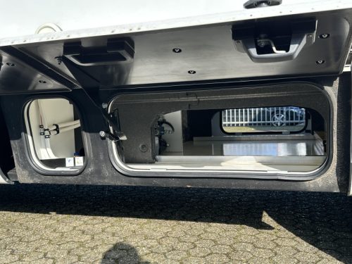 Hymer BML-I 780 OVERHEAD CUPBOARDS INSTEAD OF DROP-DOWN BED!  photo: 7