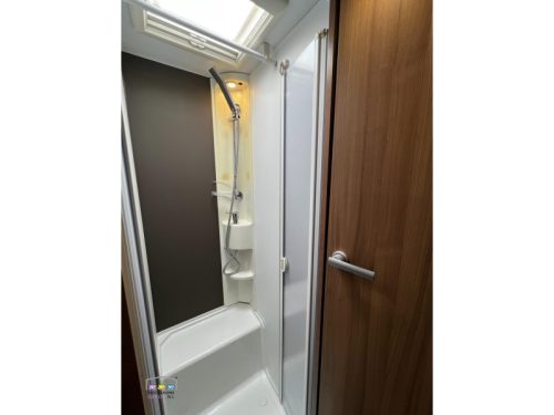 Adria Matrix M 670 SL L&auml;ngs- und Hubbett  Foto: 10