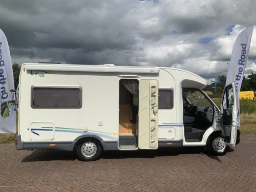 Chausson Trigano Flash 08 2.3 128 hp French bed, side sofa, half-dinette, Swivel seats, very neat condition Year of manufacture 2006 Motorhome centre on the road Marum photo: 2