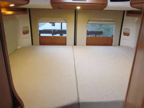Malibu Van Comfort 600 DB Querbett, Automatik Foto: 2