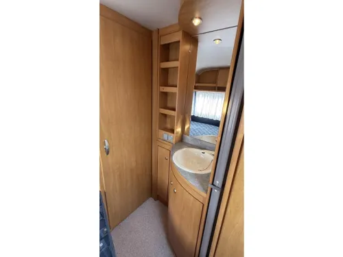Eifelland Holiday 465 TF French bed dinette toilet photo: 10