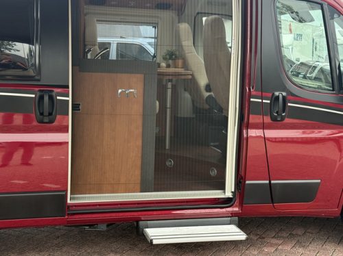 Carthago Malibu 540 DB 177 PS sehr kompakter Kastenwagen 9-Gang-Automatik Querbett Goldschmitt Luftfederung niedriges Bett Markise Fliegengittert&uuml;r Remis Foto: 4