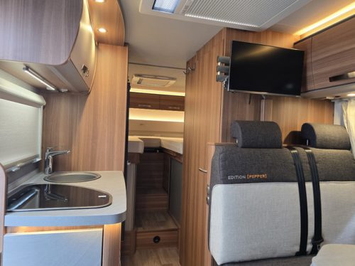 Weinsberg CARACOMPACT 600 MEG PEPPER 163 HP ONLY 47,451 KM !! TV + SATELLITE SINGLE BEDS CRUISE CONTROL THULE BIKE RACK WITH LIFT photo: 17