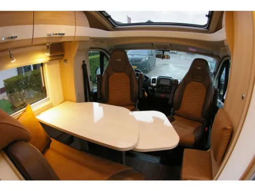 B&uuml;rstner Travel Van T 620 G Single beds, Automatic photo: 11
