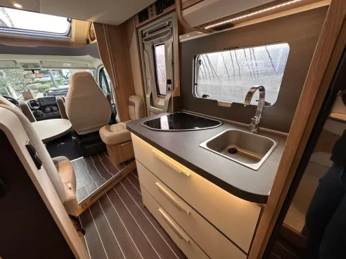 Knaus Sky Wave 60 Years 650 MEG Fiat 140PK L&auml;ngsbetten Foto: 12
