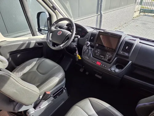 Hymer Yellowstone 640 Automaat 180 PK Foto: 19