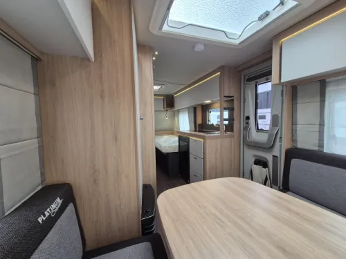 Knaus Sport Platinum 500 EU Rundsitzgruppe + Einzelbetten Foto: 16