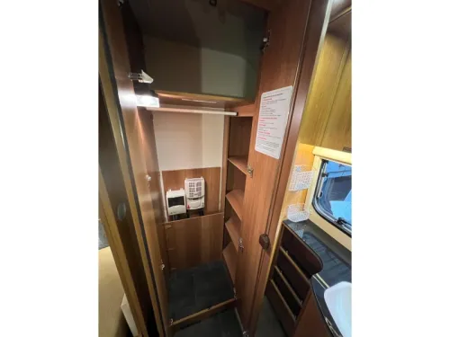 Dethleffs Nomad 520 RET L&auml;ngsbetten, Rangierhilfe, Klimaanlage Foto: 19