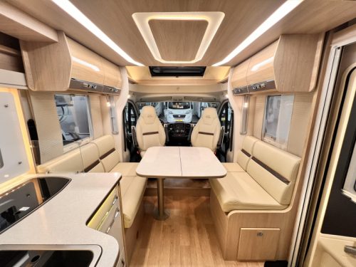 Rapido 696 F Premium Edition Face to face  Foto: 10