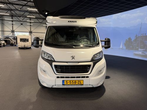 Knaus Vansation 650 MEG single beds  photo: 3