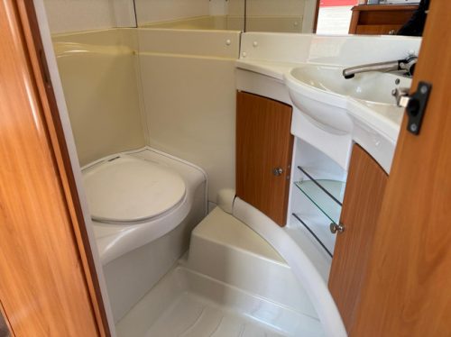 HOME-CAR 526h Racer 470 UE | 2 Single beds | Fully automatic mover | Bicycle carrier | Cassette awning | 3-Burner gas stove photo: 15
