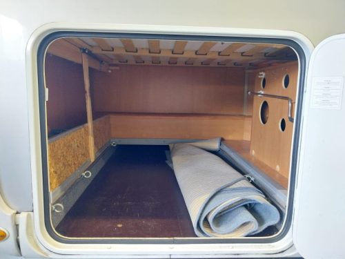 Dethleffs Globetrotter 6844 RT with beautiful French bed photo: 18