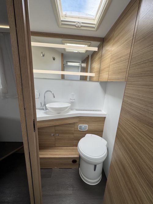 Adria Sonic Plus I 700 DC Foto: 18