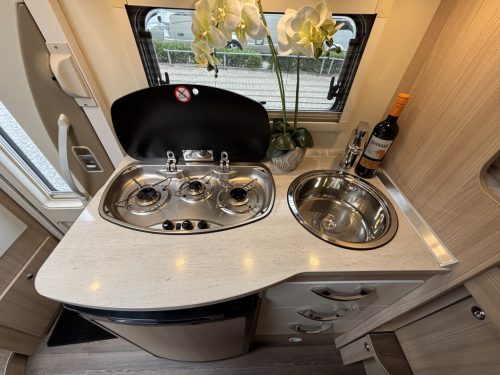 B&uuml;rstner Travel Van T590 TRANSVERSE BED+DINETTE EURO 6 SOLAR PANEL photo: 5