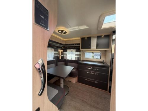 Hobby De Luxe Edition 460 UFE Including Awning and Mover photo: 10