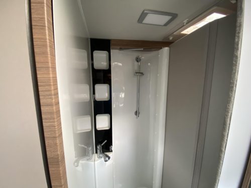 Knaus Vansation 650 MEG 2 Einzelbetten Foto: 12