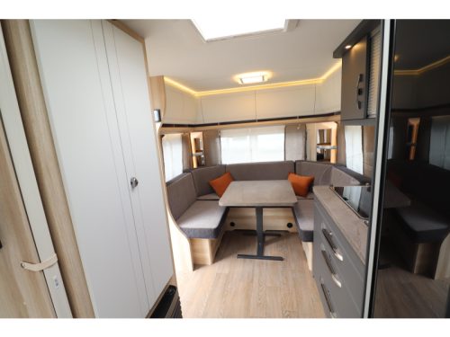 Hobby De Luxe 460 UFE TopSelect package - 240 photo: 14