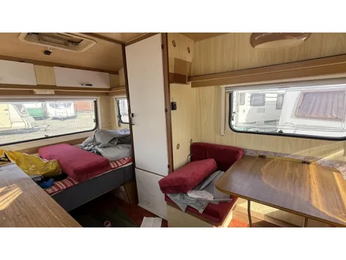 Roller One 380 dinette fixed bed toilet photo: 3
