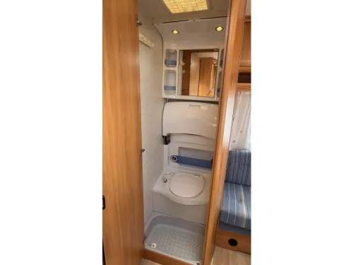 Hobby De luxe Easy 400 SB 2x Sitzgruppe Toilette Foto: 3