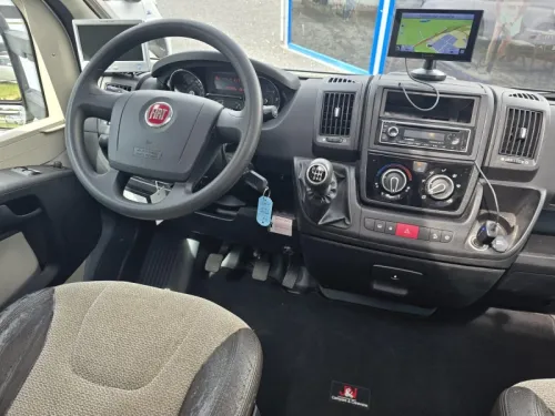 Adria Coral S 670 SL single beds/5 seat belts photo: 4