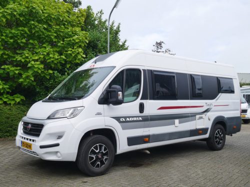 Adria Twin 640 SLX, L&auml;ngsbetten, Koni Sto&szlig;d&auml;mpfer, Bearlock Foto: 2