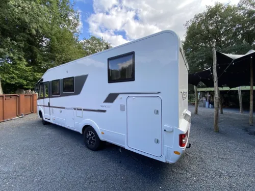 Adria Sonic Plus 700 DC Automatic | Roof air conditioning Level photo: 2