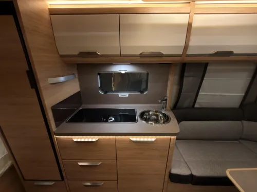 Knaus Sudwind Black Selection 500 FU 1800KG+Boden+Franz&ouml;sisches Bett  Foto: 7