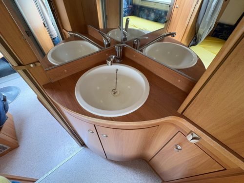 Knaus Travel-Liner 640 Airco,Festbett,Hubdach  Foto: 17