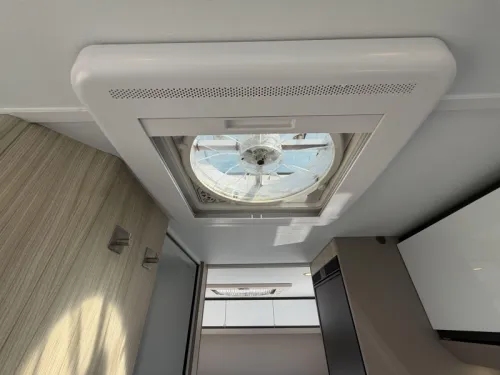 Adria Compact Supreme DL Face-to-Face, 160HP photo: 16