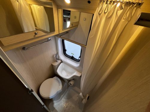 Challenger Vany 114 V Buscamper Transverse bed photo: 7