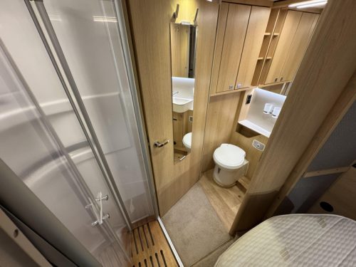 Hymer BMC-I 690 Queen bed-Pull-down bed-Mercedes photo: 7