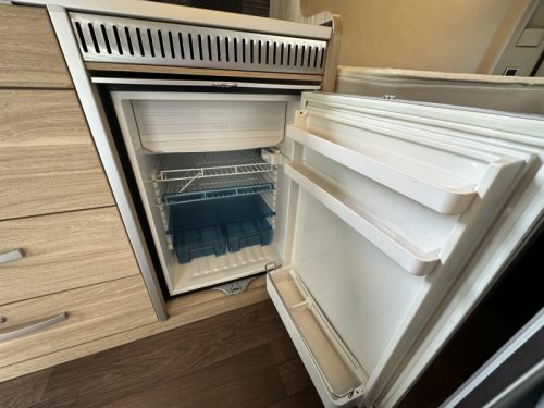 Hymer Yellowstone 640 POP-TOP ROOF + SINGLE BEDS photo: 10