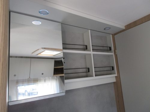 Dethleffs Aero 470 FR WITH MOVER AND FIXED AWNING photo: 15