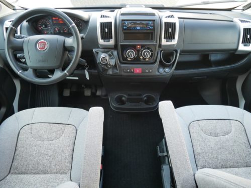 Carthago Malibu Van 600, 6 Meter Kastenwagen, Gro&szlig;es Bett!! Foto: 3