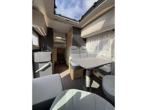 Adria Coral Axess 600 SL 7 m&egrave;tres lits jumeaux photo : 13