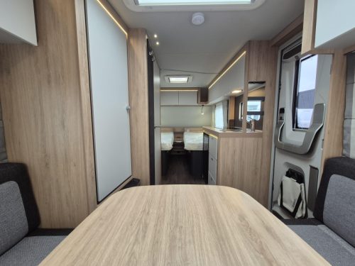 Knaus Sport Platinum 500 EU U-shaped dinette + single beds  photo: 17